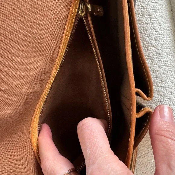 Louis Vuitton Gibeciere MM Monogram Crossbody Bag vintage - Picture 13 of 14